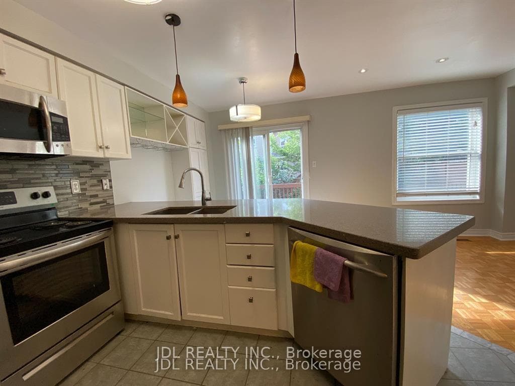 618 Leatherleaf Drive photo 10