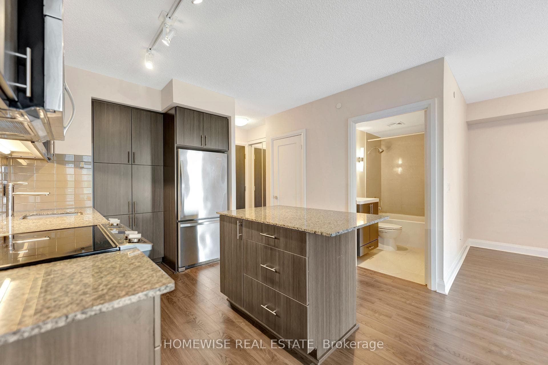 18 Graydon Hall Drive Unit 404 photo 4