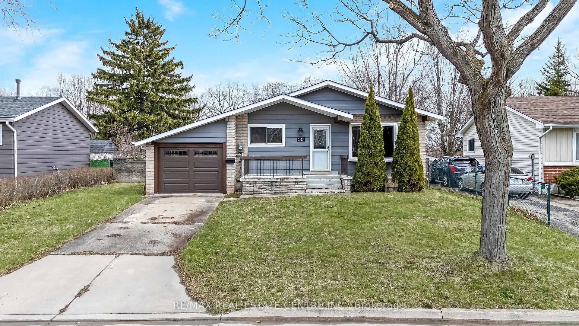 2123 Amesbury Crescent photo 32