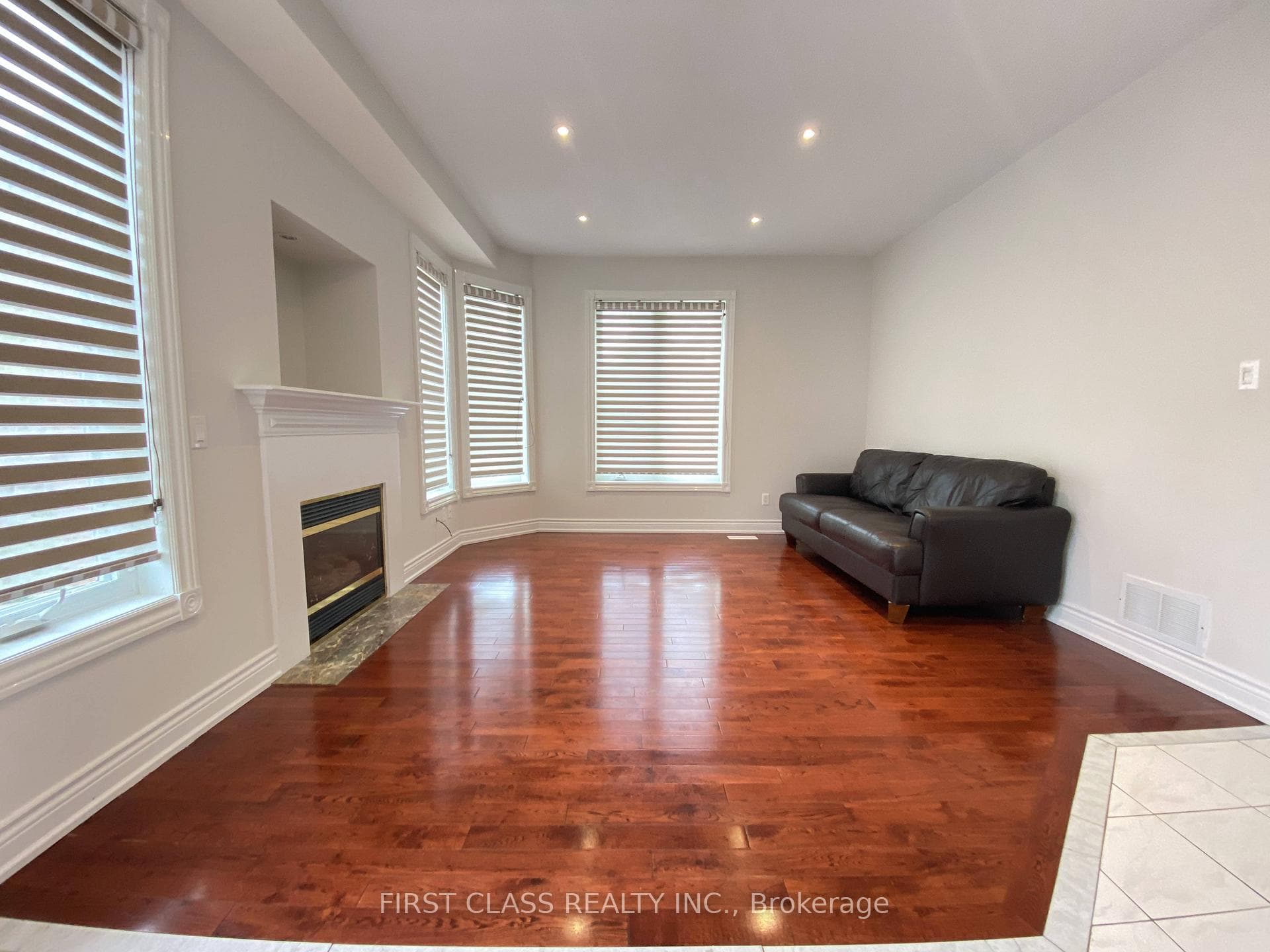 108 Snowdon Circle photo 4