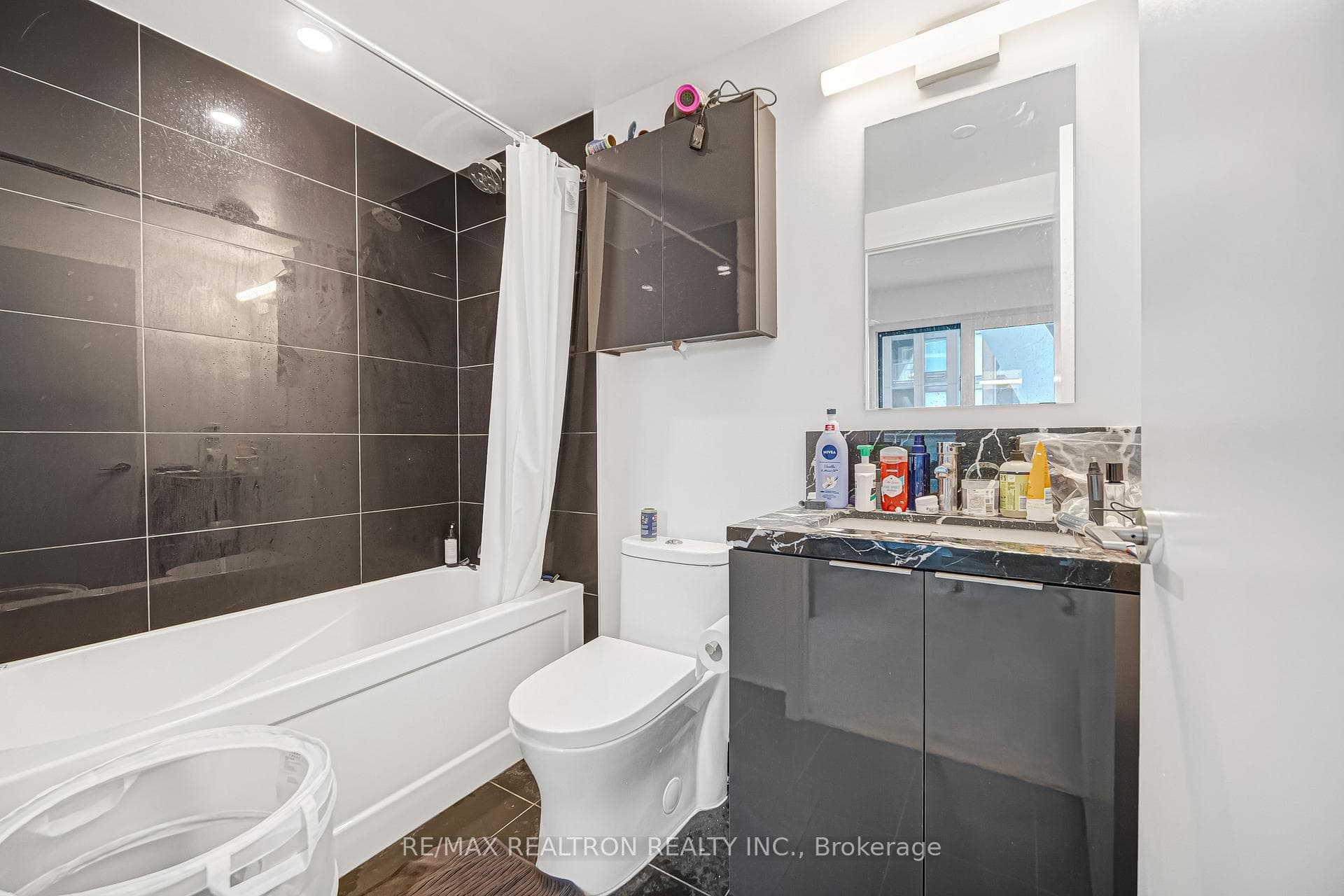 230 Simcoe Street Unit 2619 photo 16