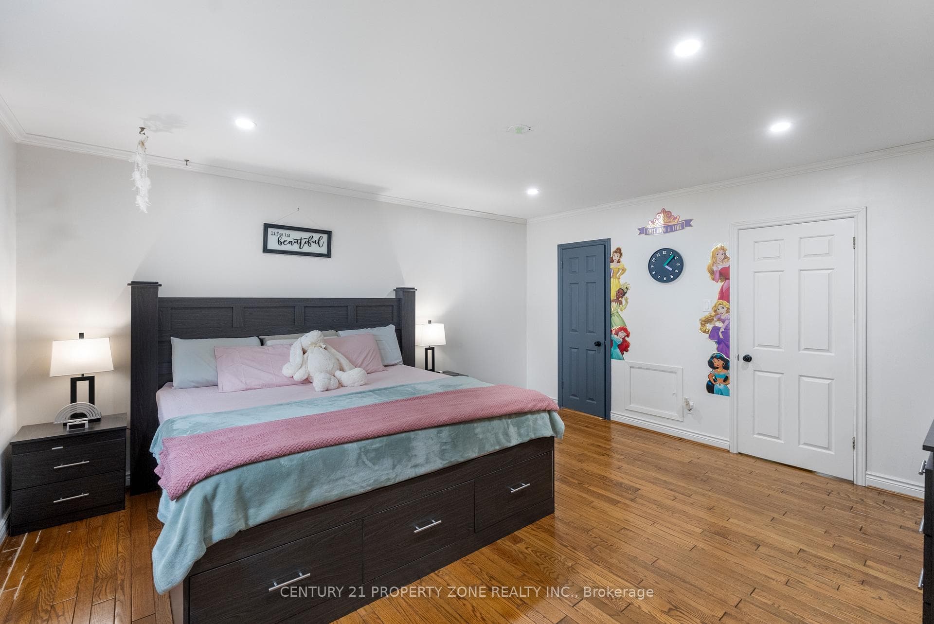 37 Laurentian Drive photo 13