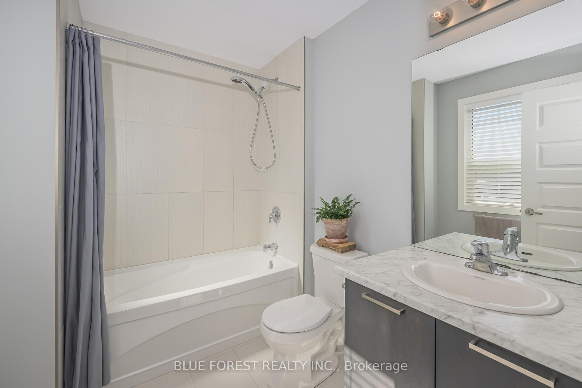 1938 Foxridge Crescent photo 17