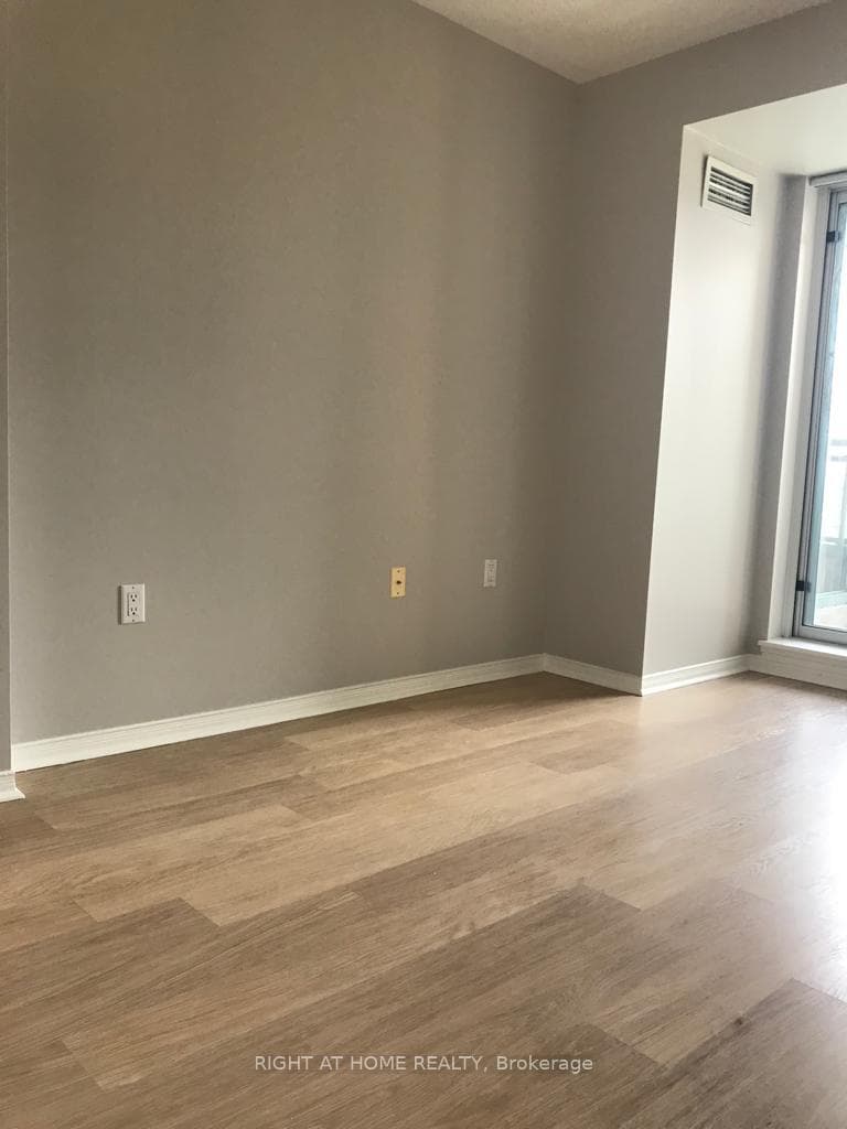 887 Bay Street Unit 1009 photo 16