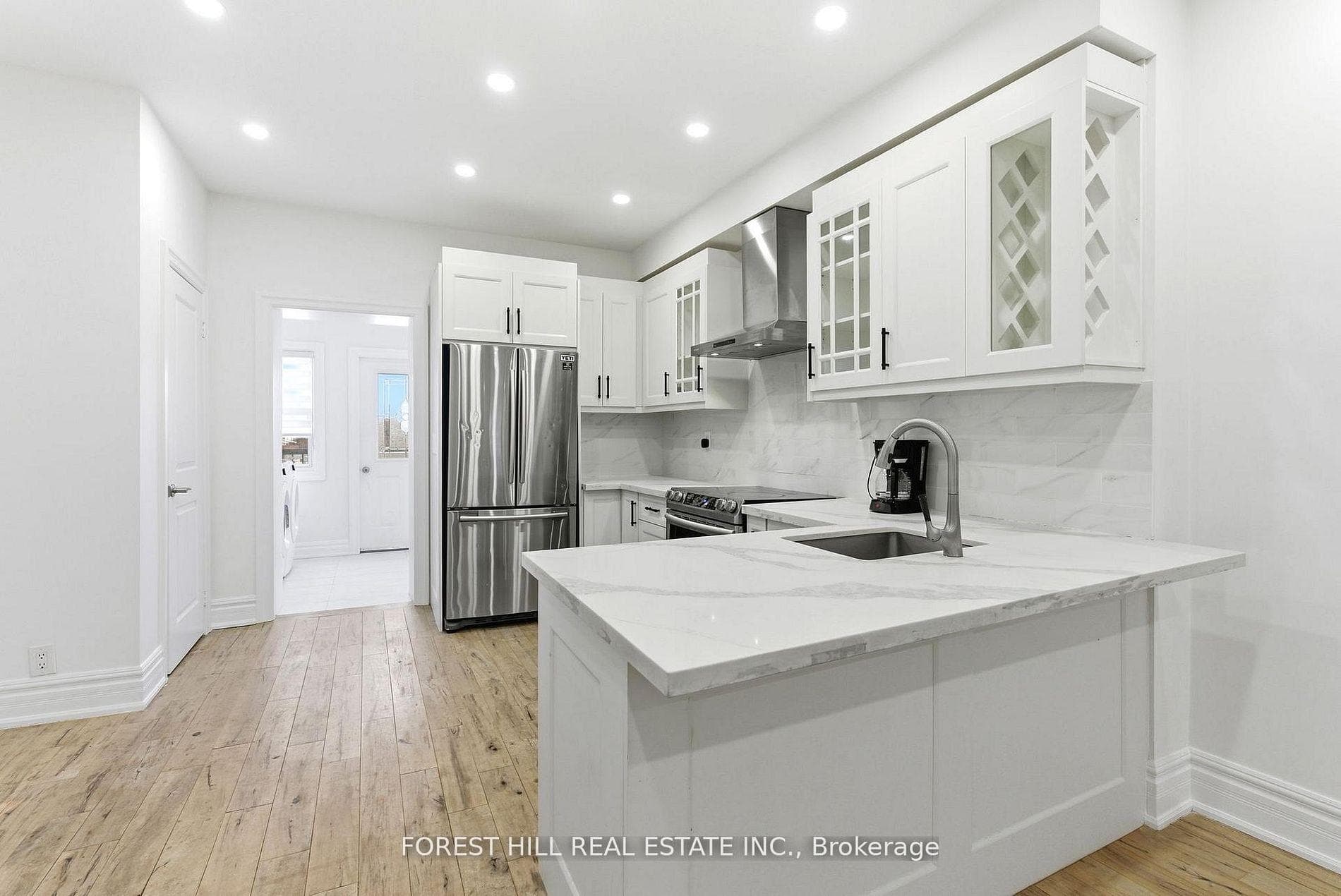 1297 Davenport Road photo 3