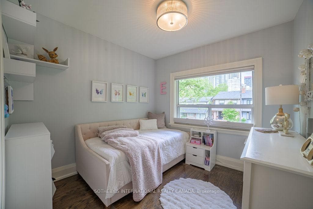 43 Manor Road photo 18