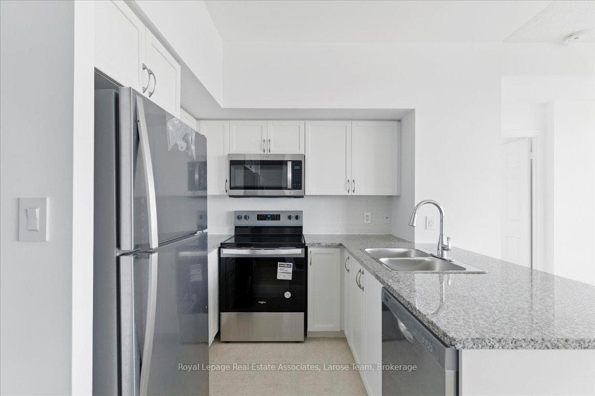 208 Enfield Place Unit 3701 photo 3