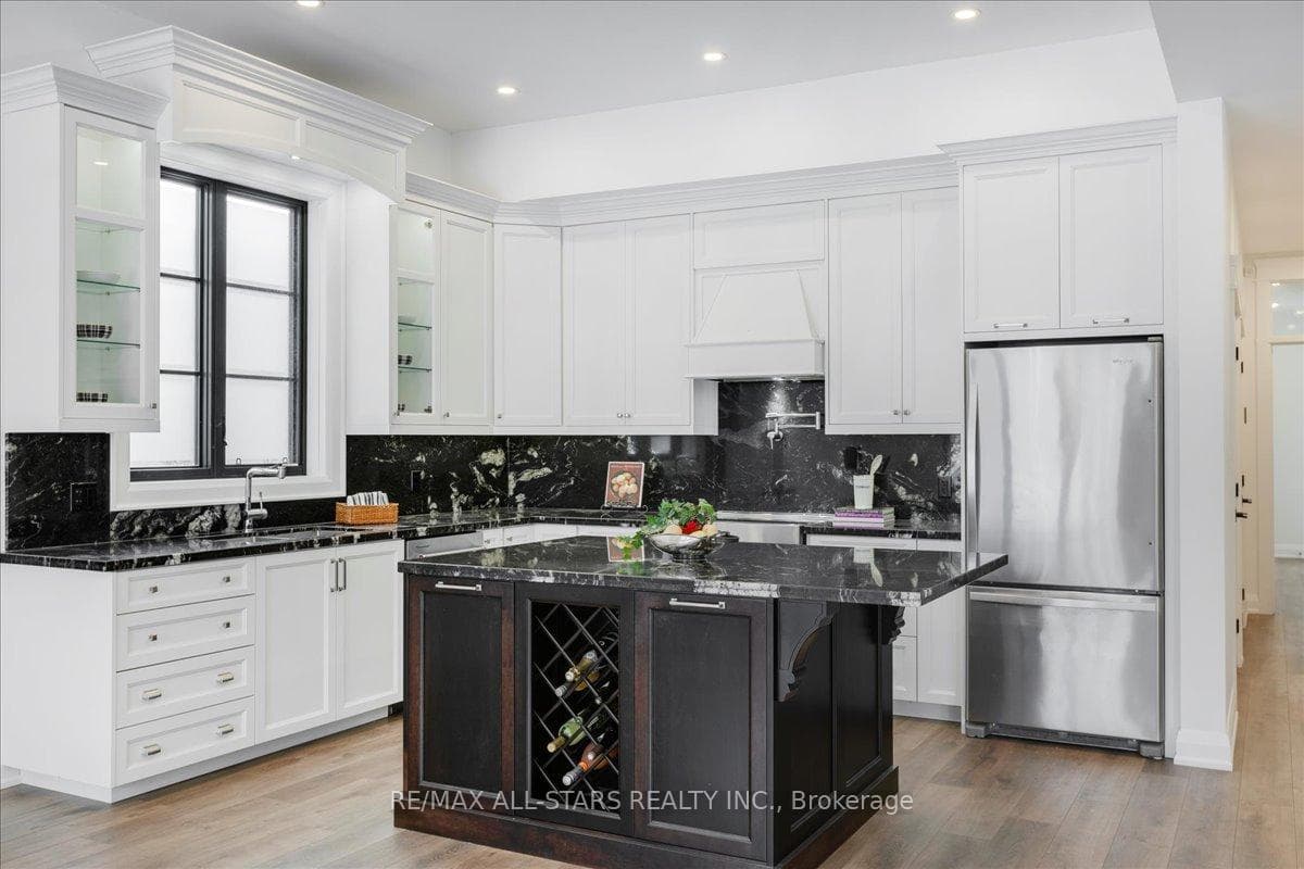 929 Lake Drive photo 4