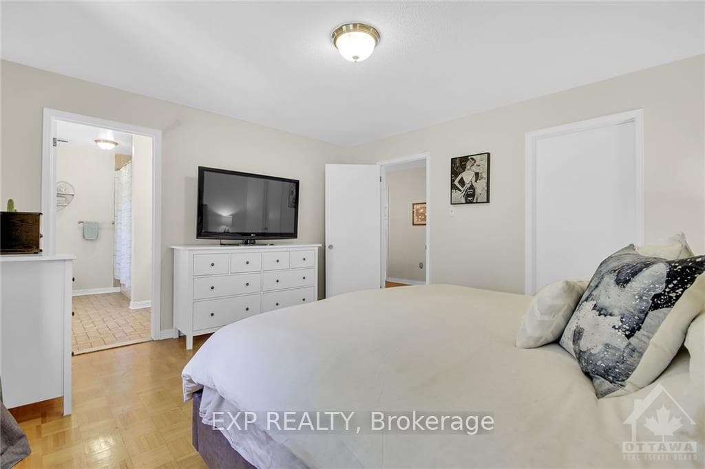 45 SUNNYCREST Drive photo 14