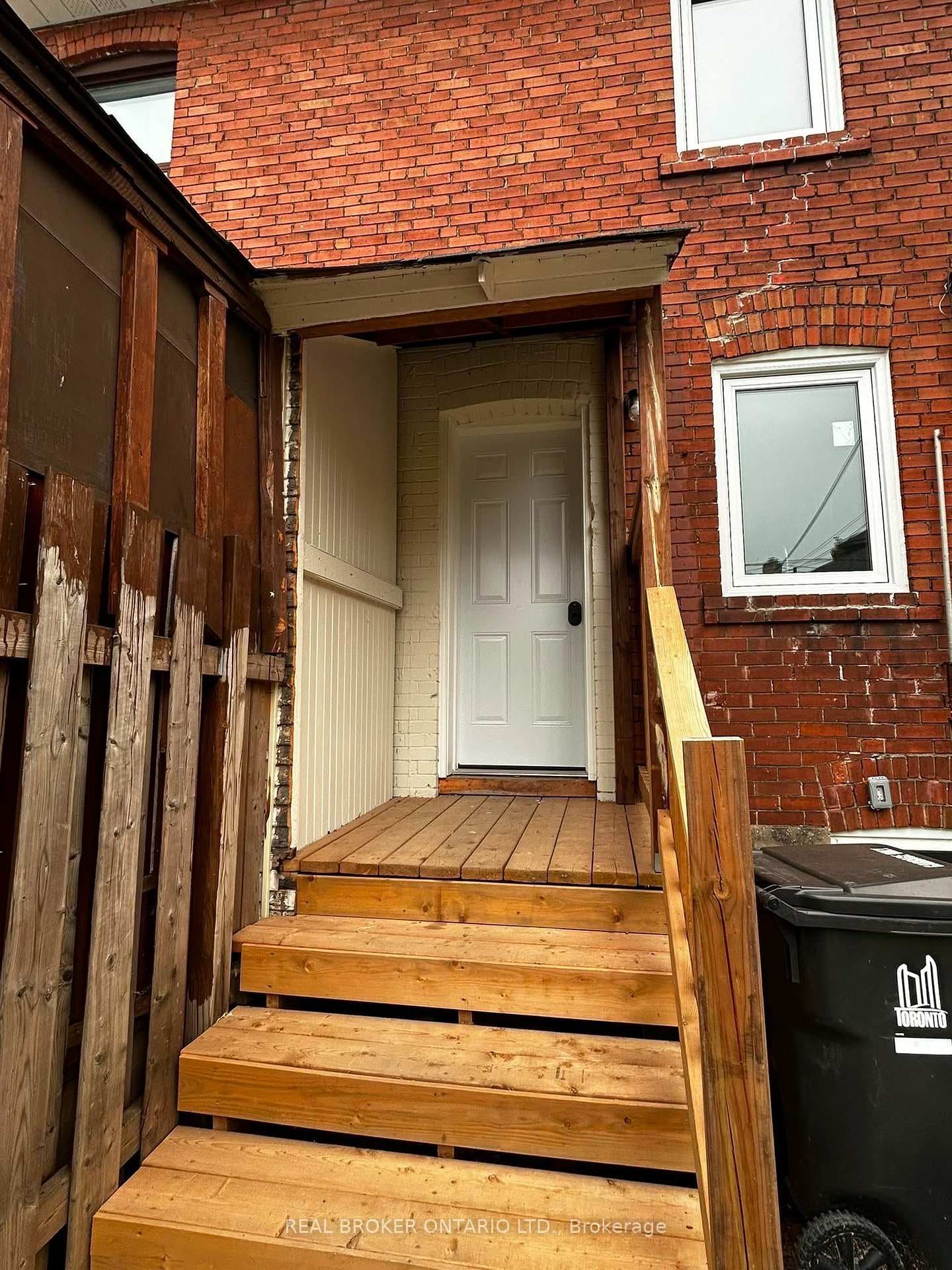 659 Vaughan Road Unit 3 photo 1