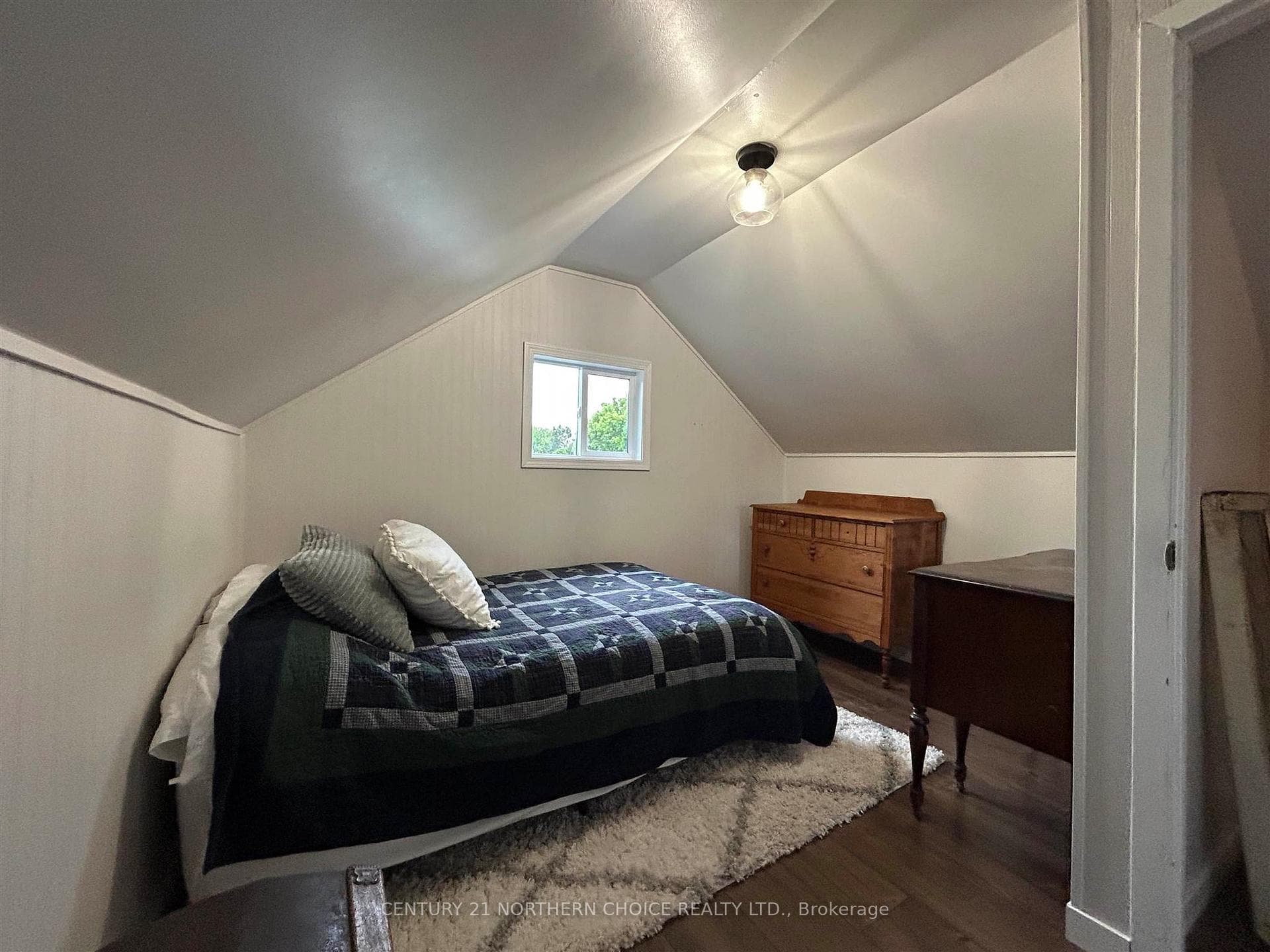 907 SMITH Avenue photo 27