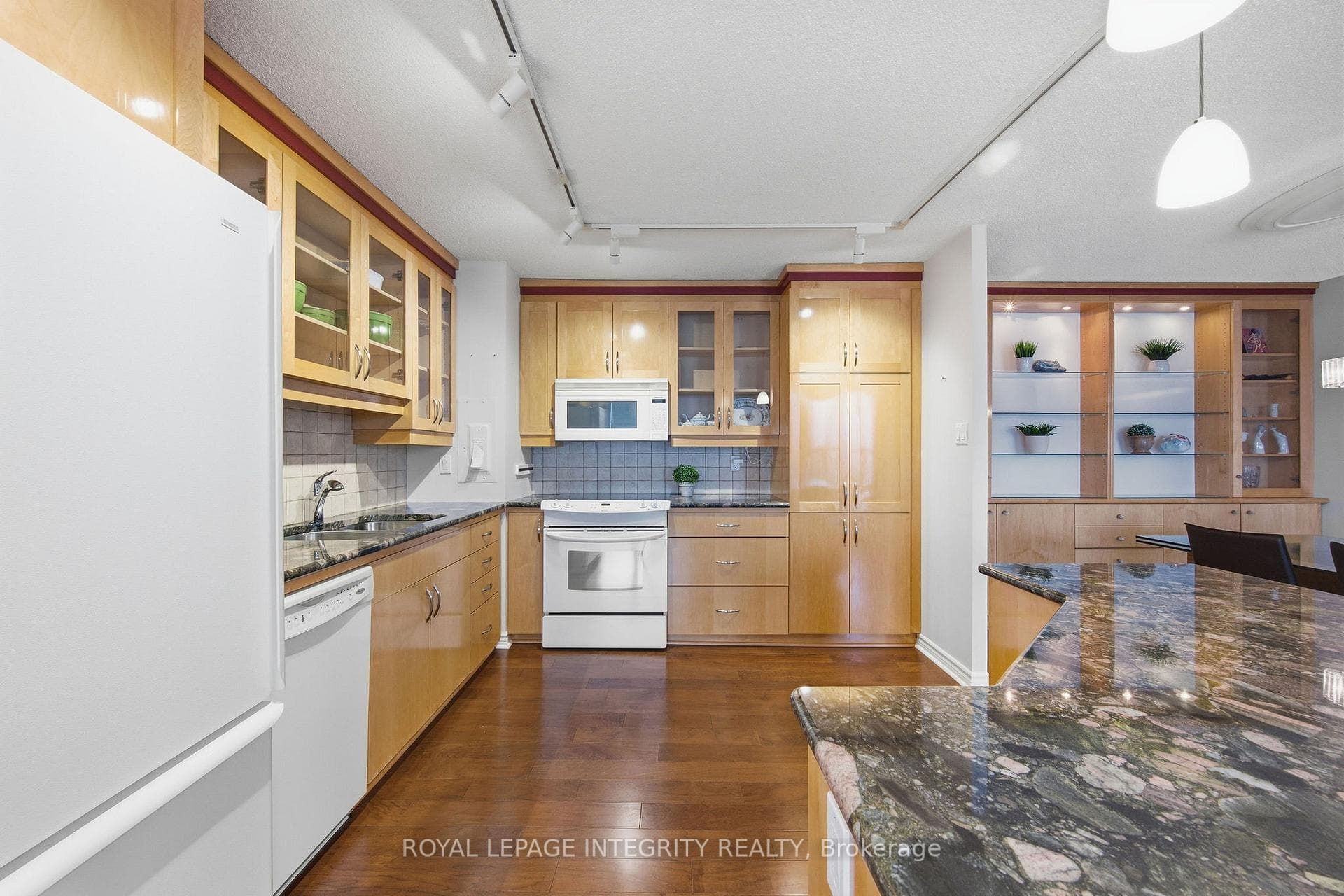2951 Riverside Drive Unit 305 photo 24