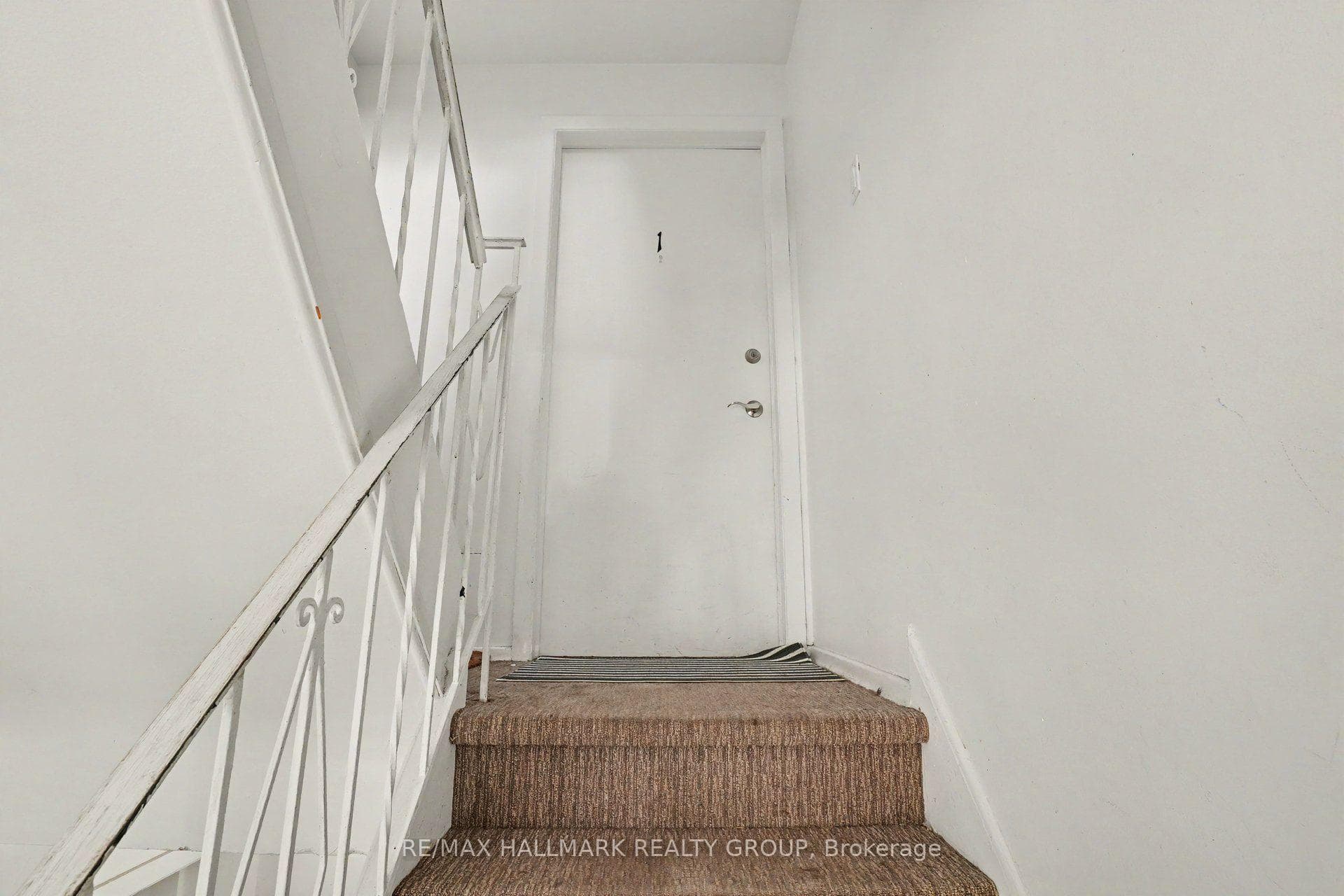 657 Golden Avenue photo 3
