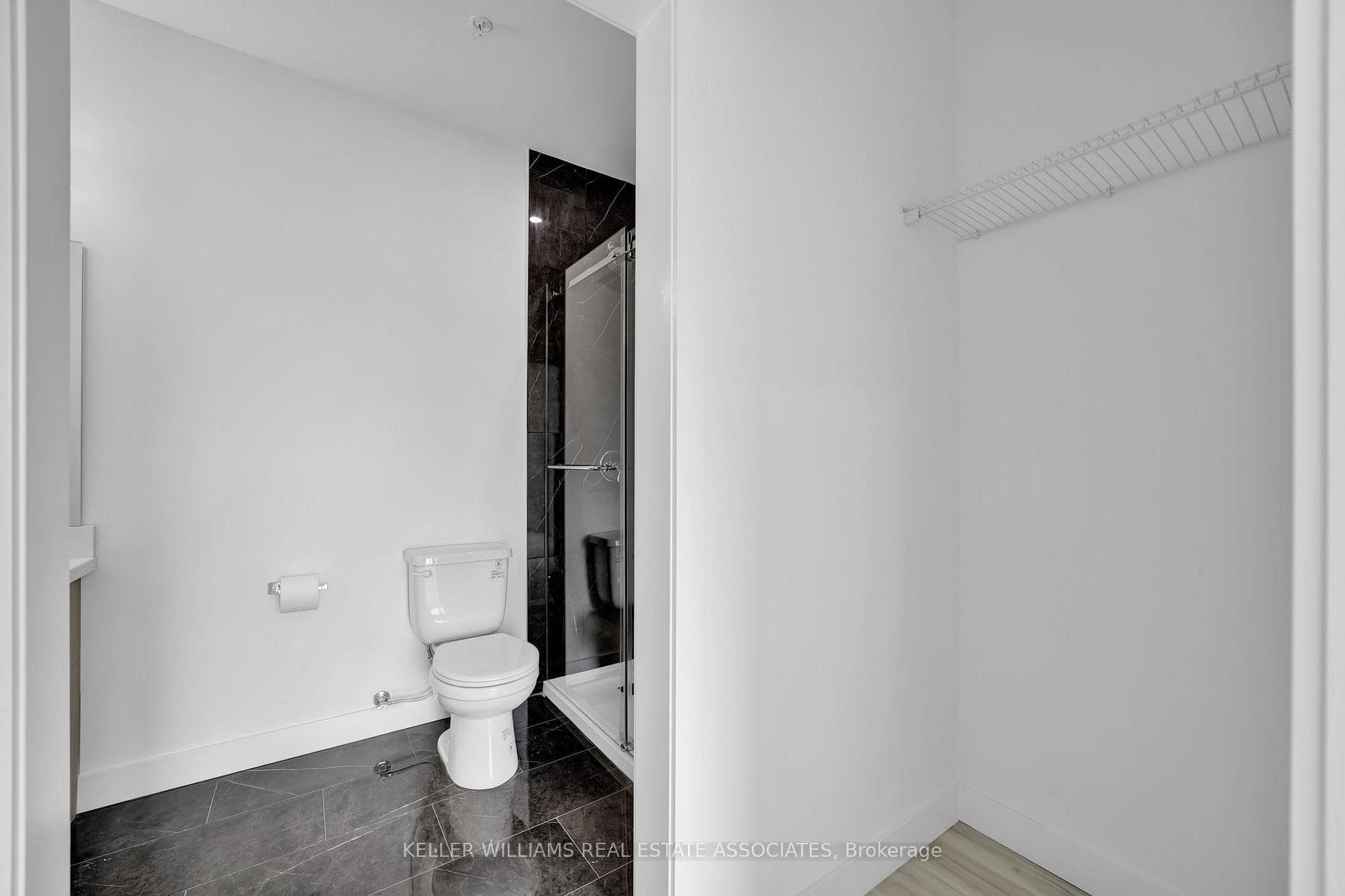 408 Dundas Street Unit 410 photo 20