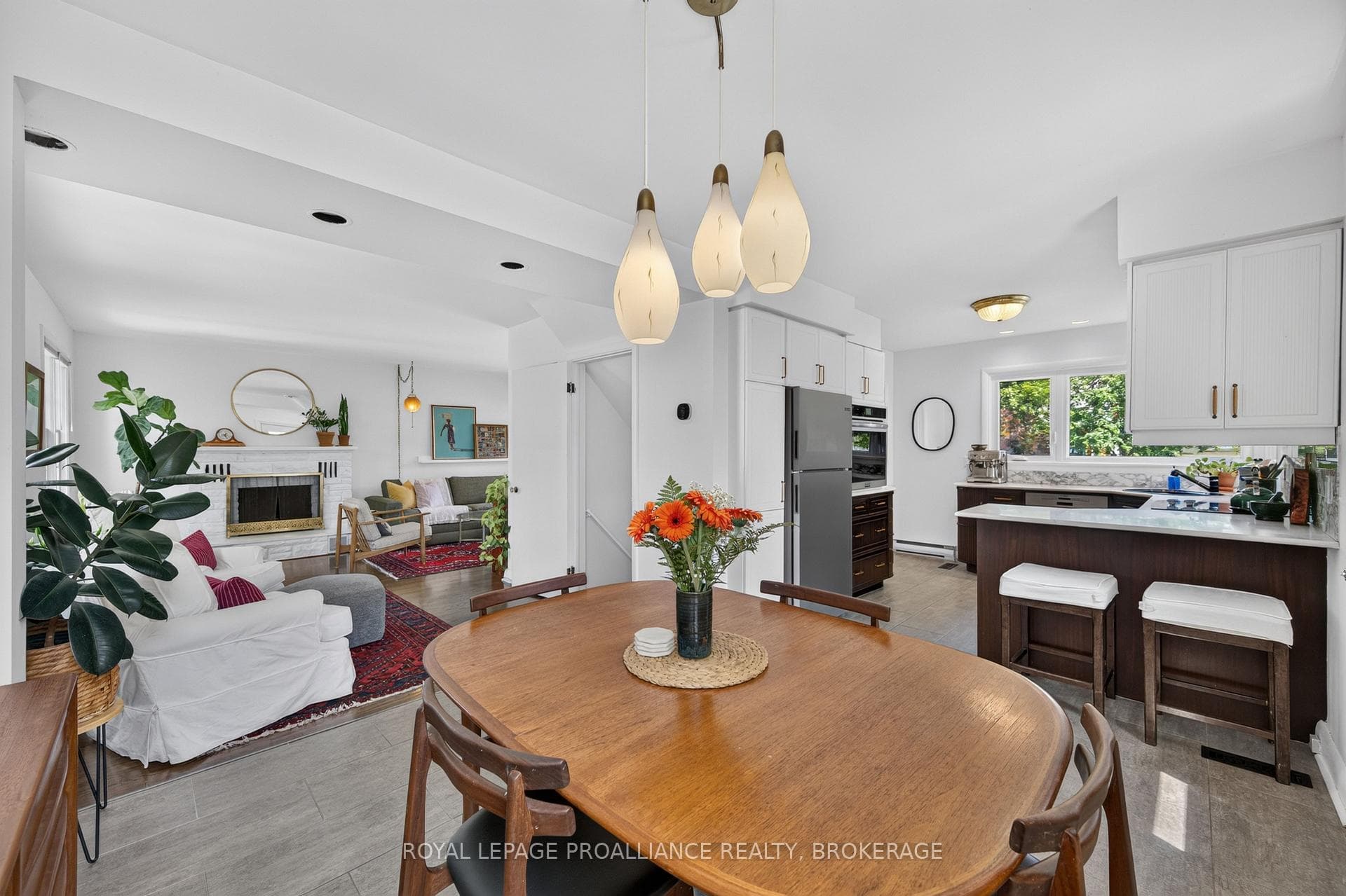 288 Yonge Street photo 9