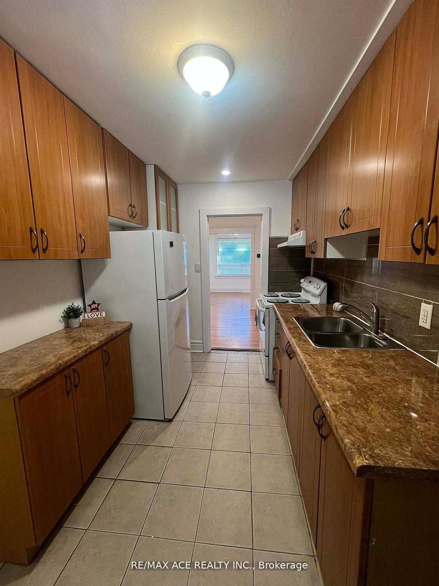 12 Mahoney Avenue photo 4