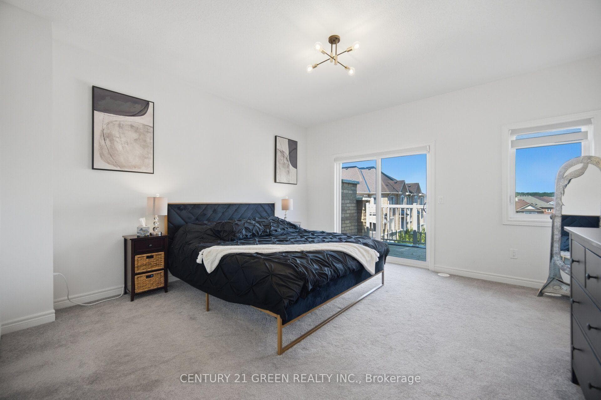 537 Dundas Street photo 31