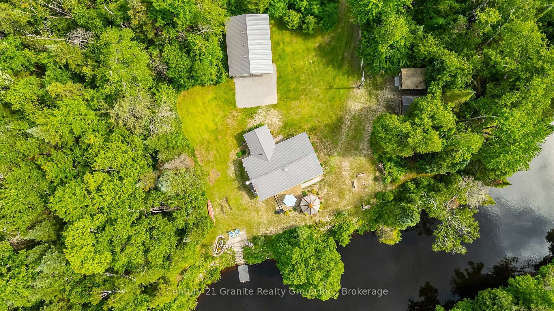 1075 Hobbits Lane photo 40