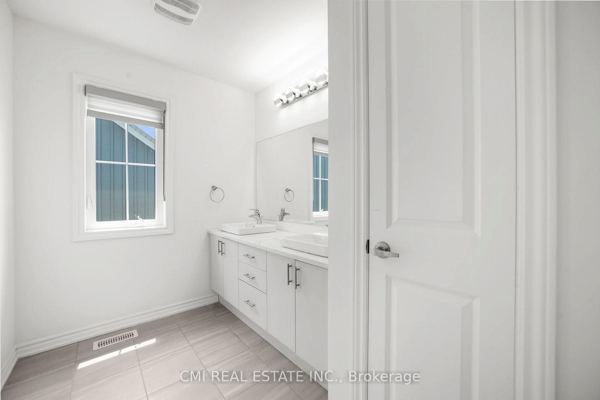 3205 Mosley Street photo 30