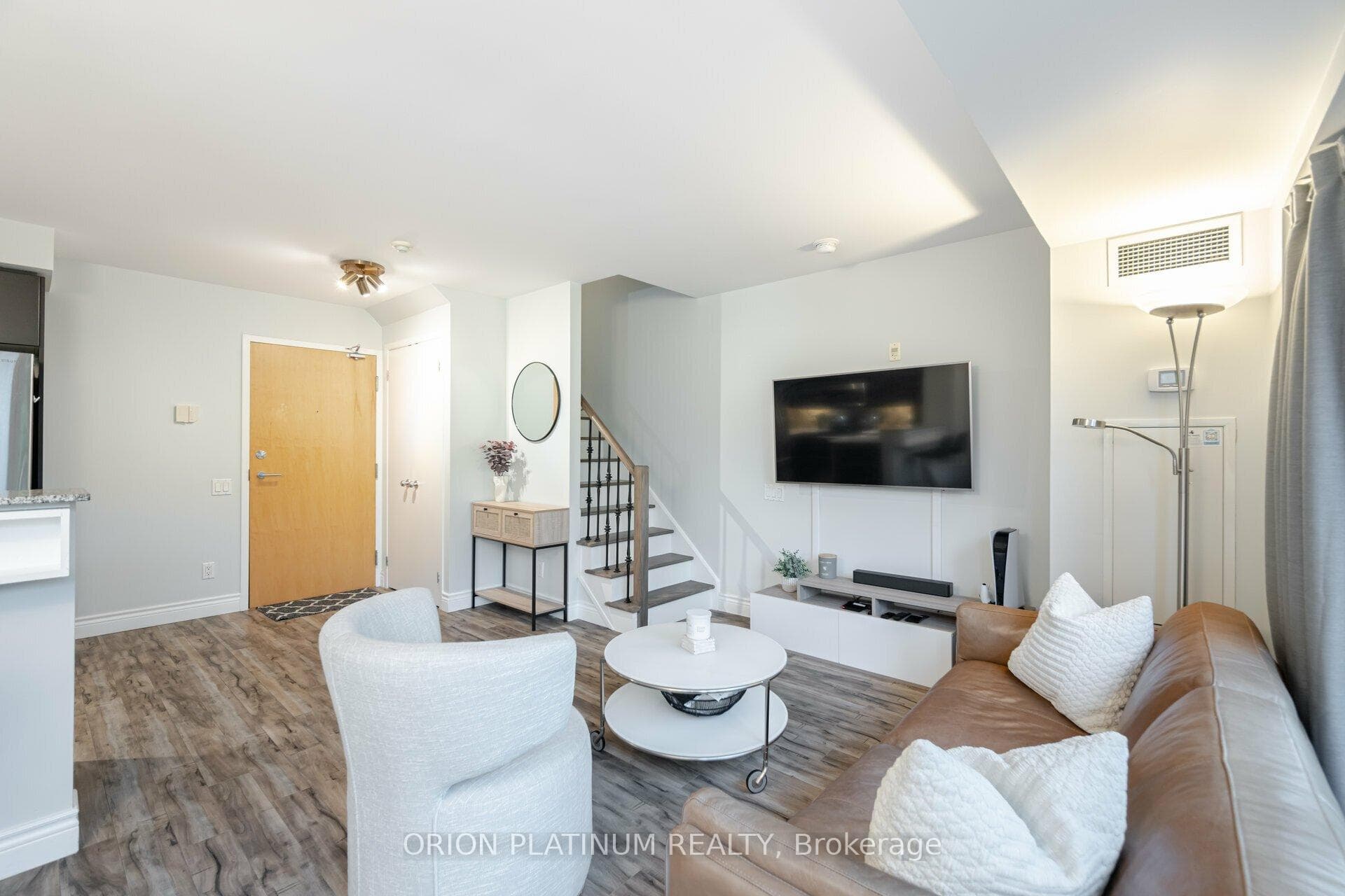 1050 The Queensway N/A Unit 113 photo 3