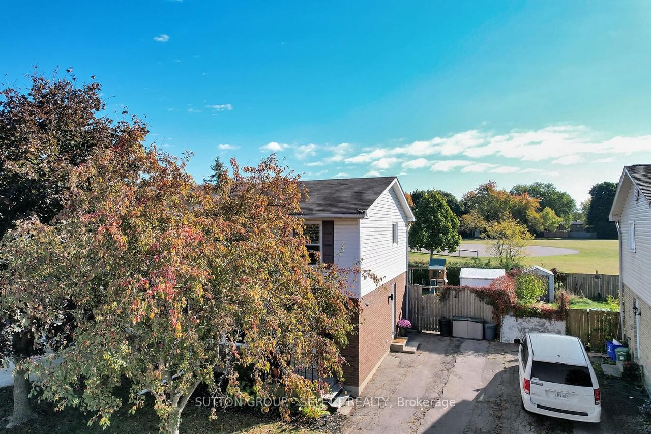 295 Admiral Drive photo 2