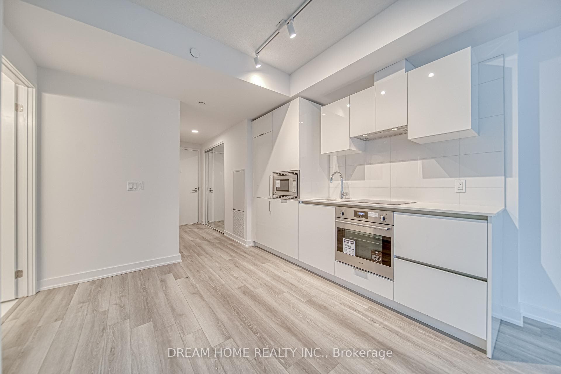 230 Simcoe Street Unit 1921 photo 7