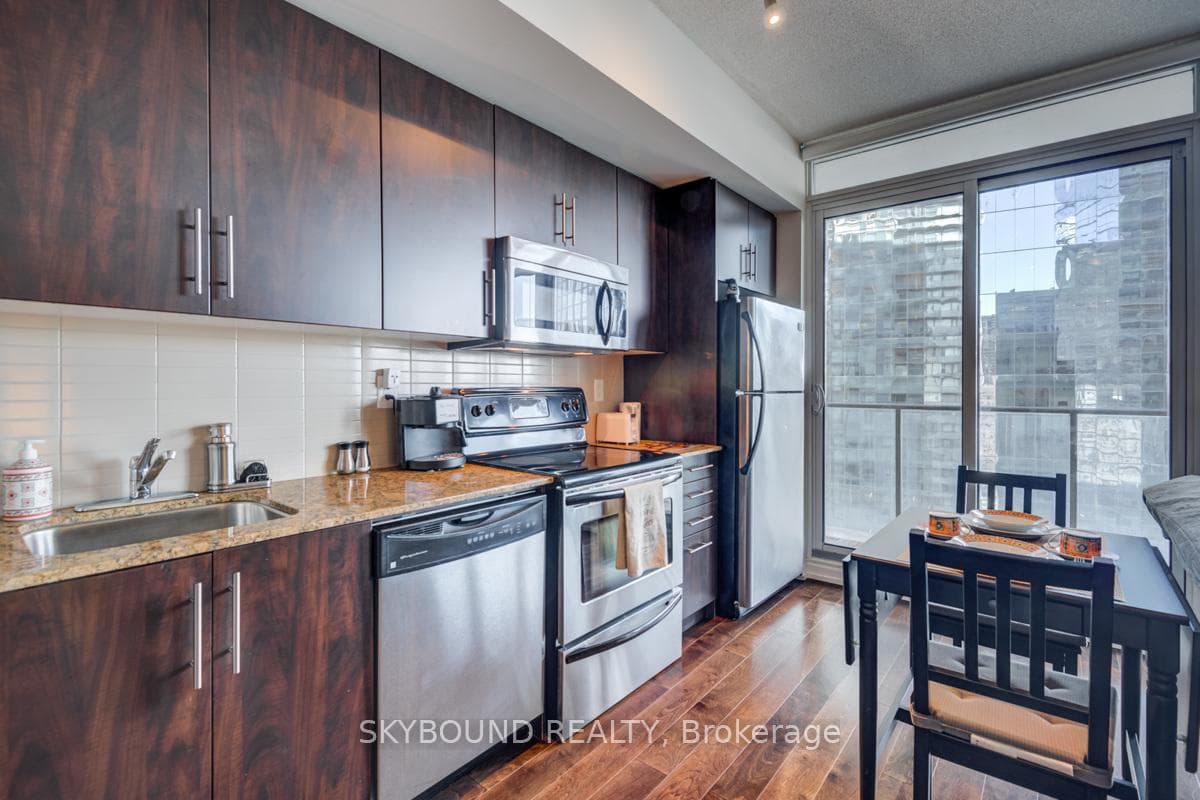 55 Bremner Boulevard Unit 2709 photo 4