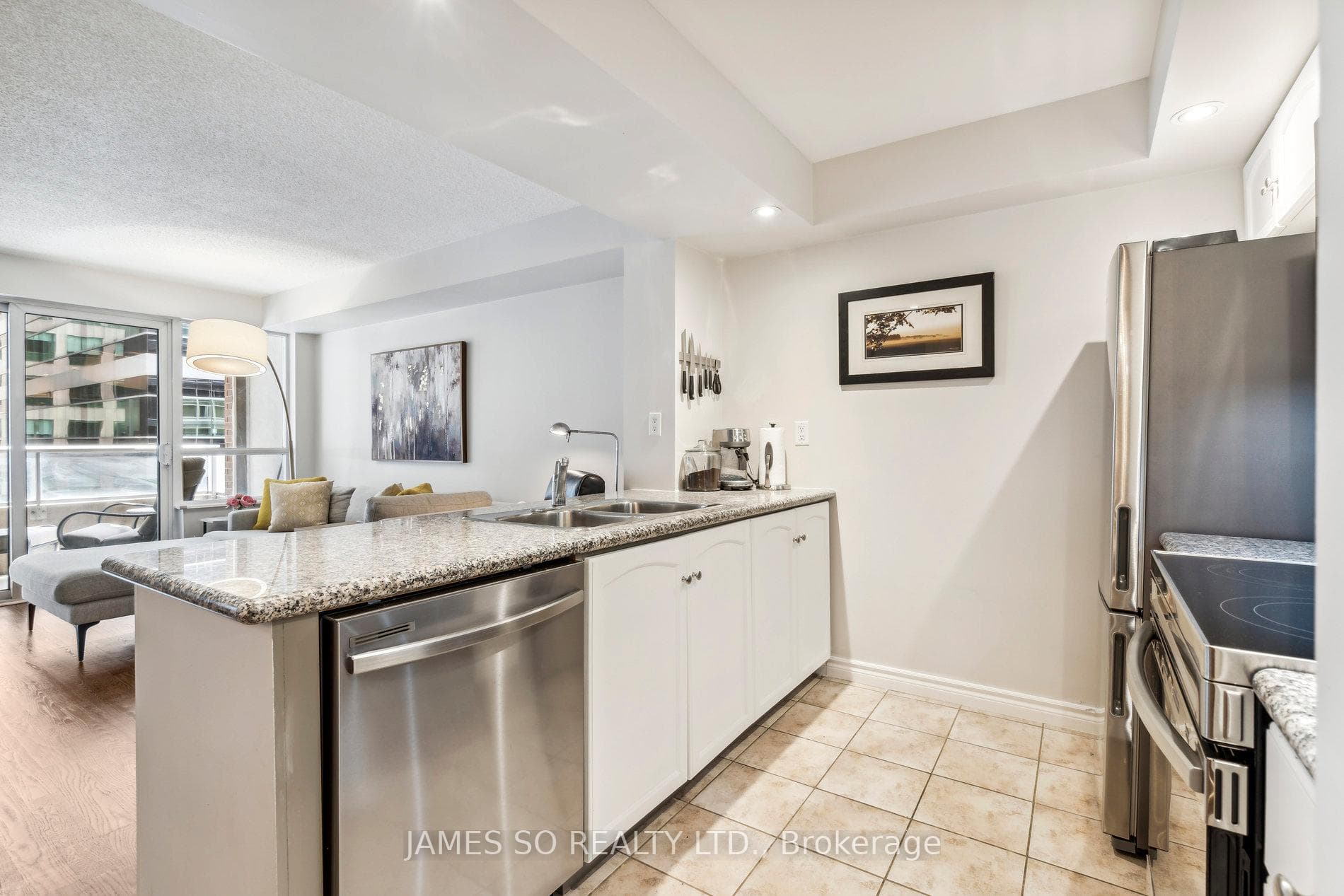 270 Wellington Street Unit 511 photo 13