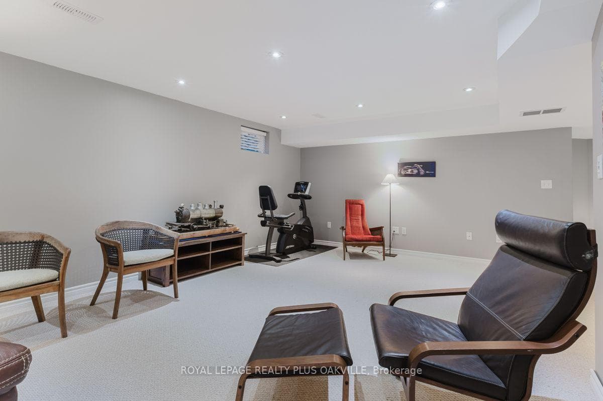 16 Grayrocks Avenue photo 31
