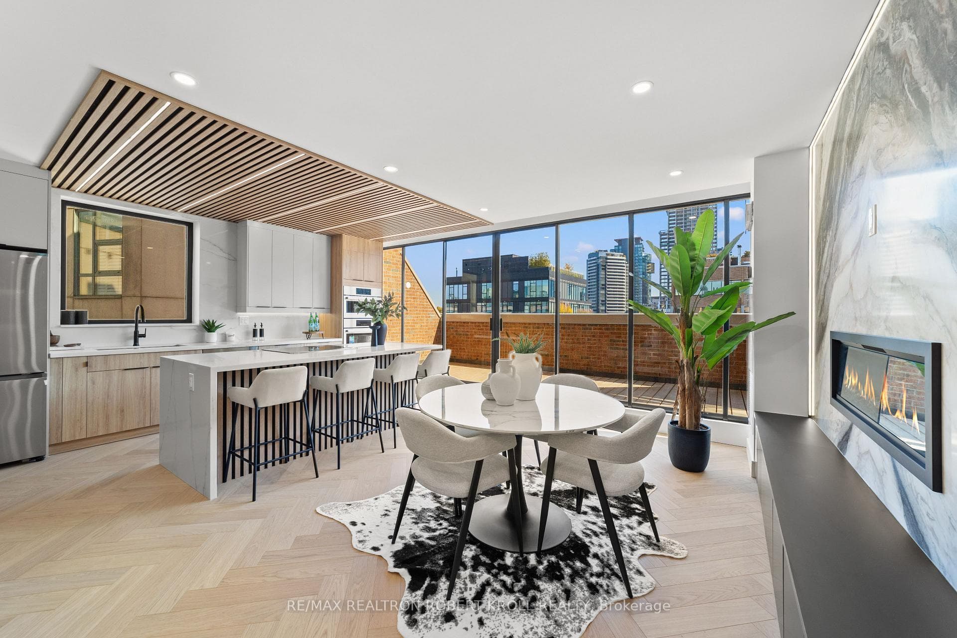 55A Avenue Road Unit 602 photo 14