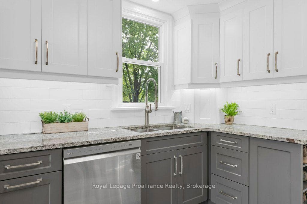 425 Rosebush Road photo 9