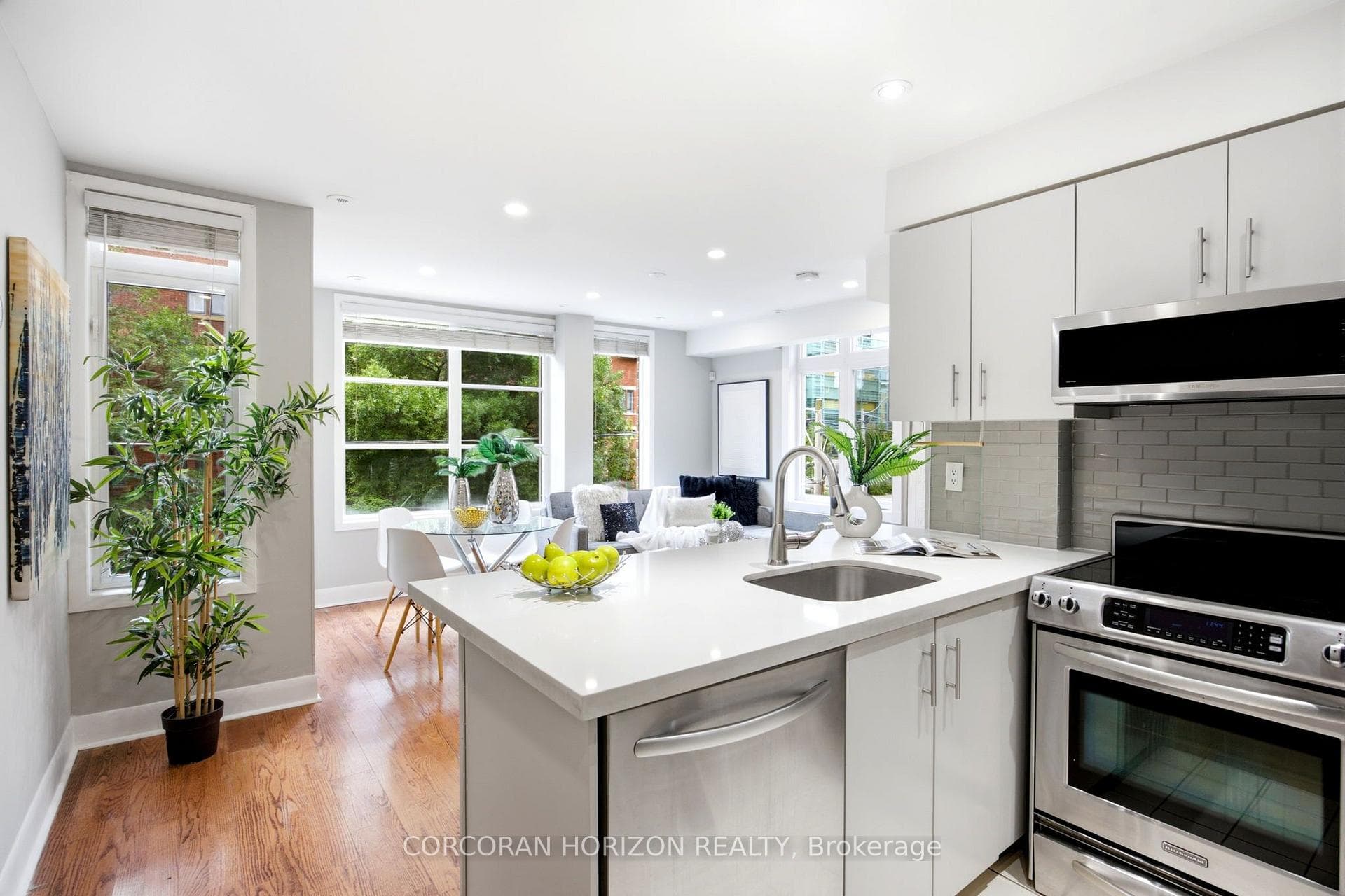 415 Jarvis Street Unit 301 photo 2