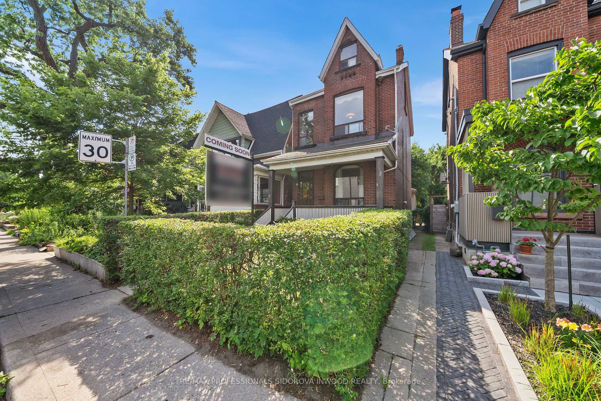 44 Golden Avenue photo 2