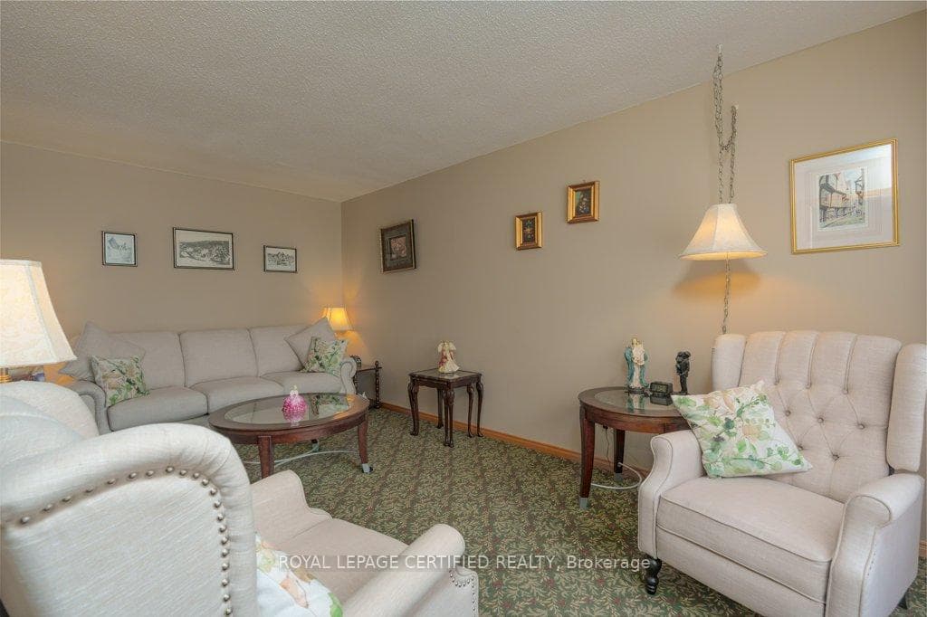 48 Sunset Boulevard photo 8