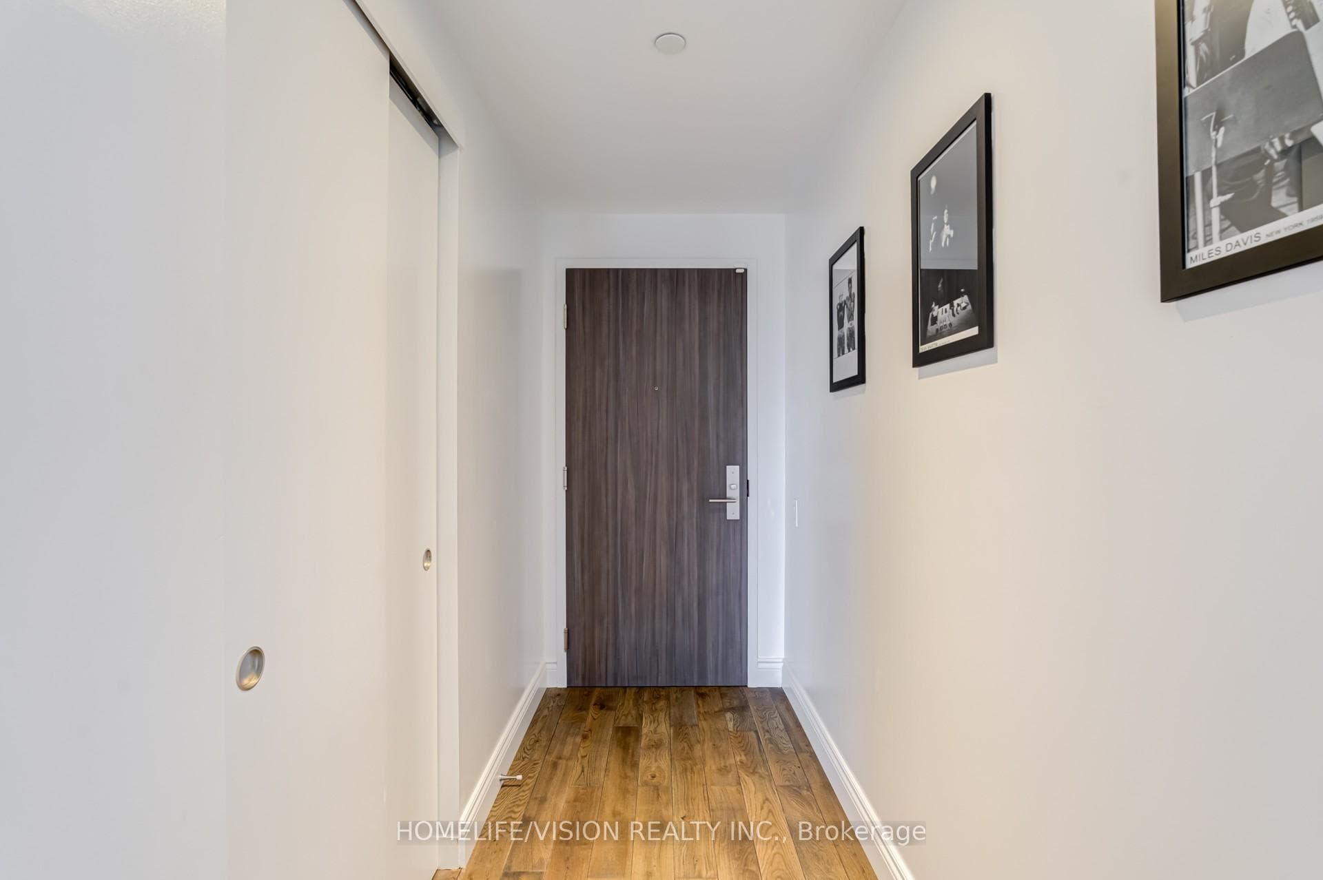 185 Roehampton Avenue Unit 910 photo 8