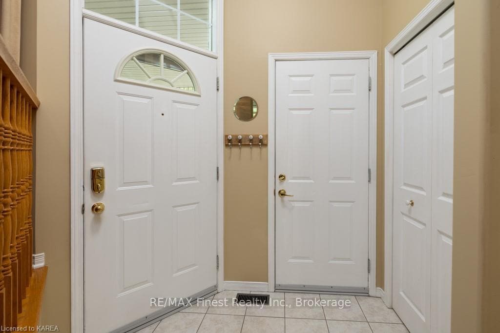 296 GRANDTRUNK Avenue photo 7