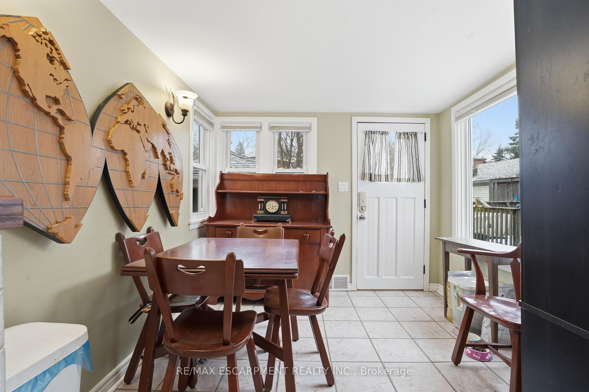 77 Arcade Crescent photo 16