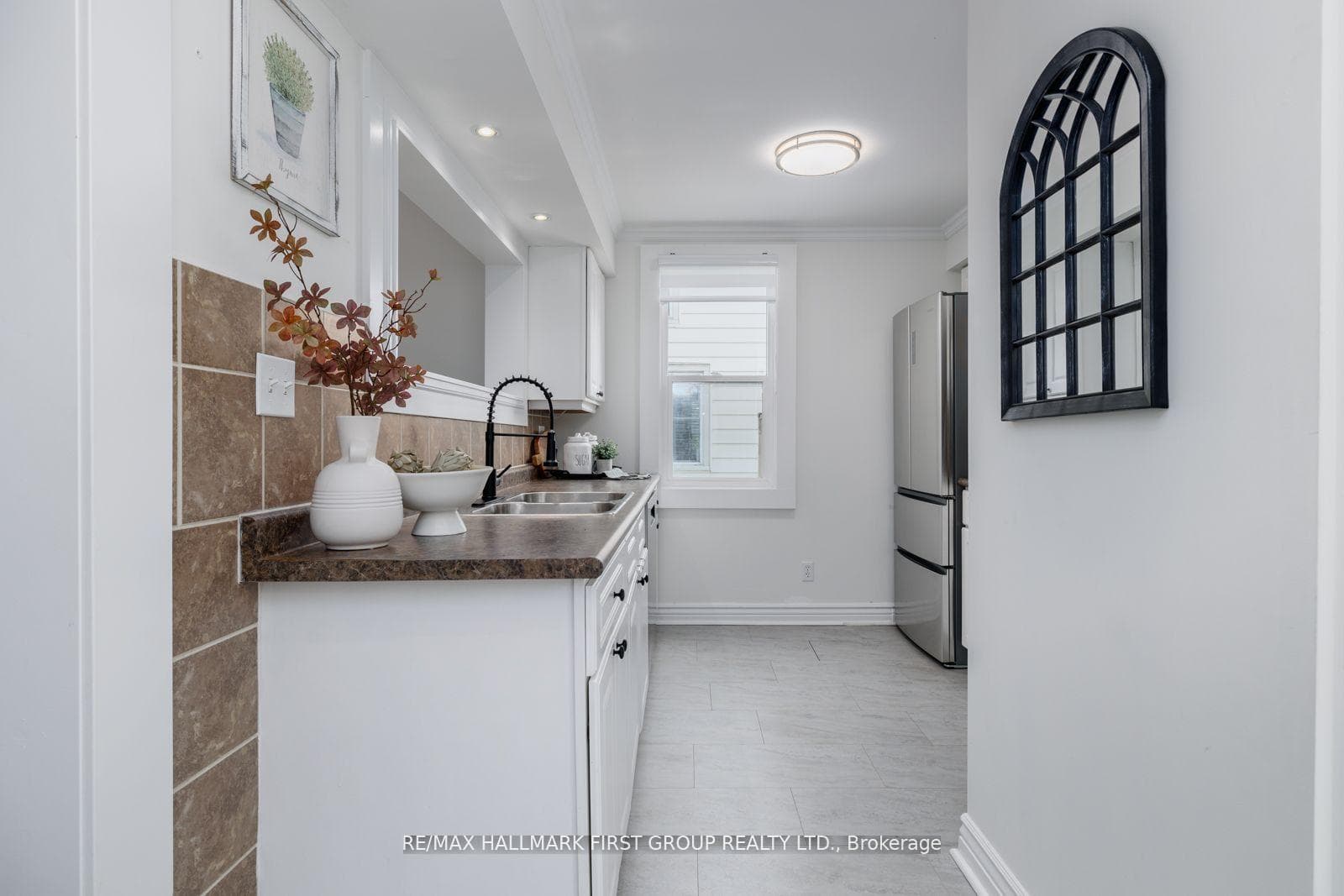890 Robson Street photo 14