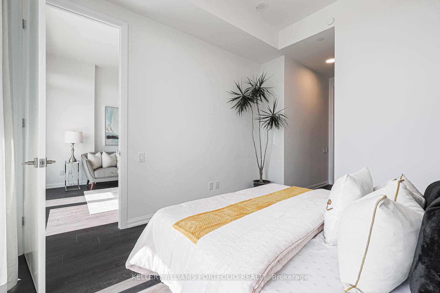 4208 Dundas Street Unit 707 photo 18