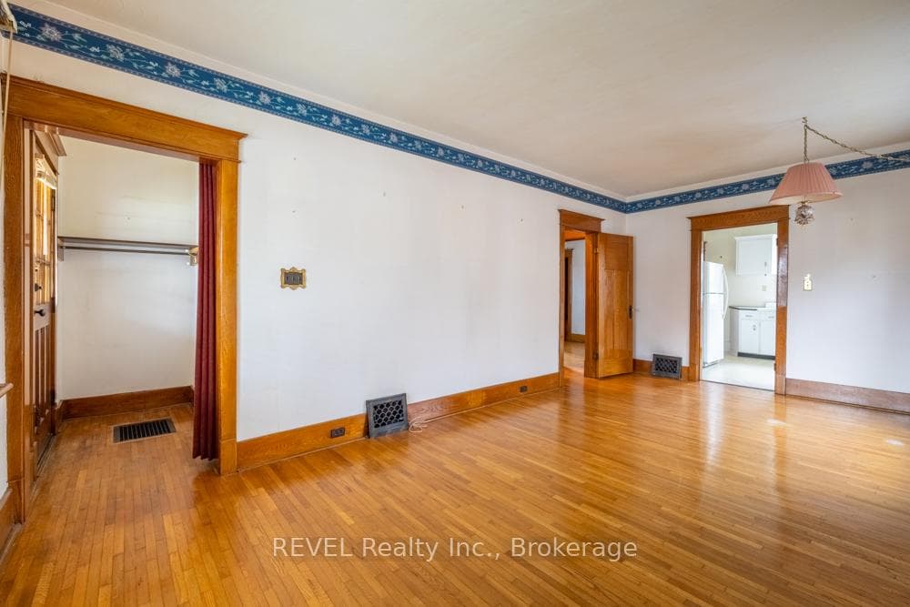 Living room/Dining room