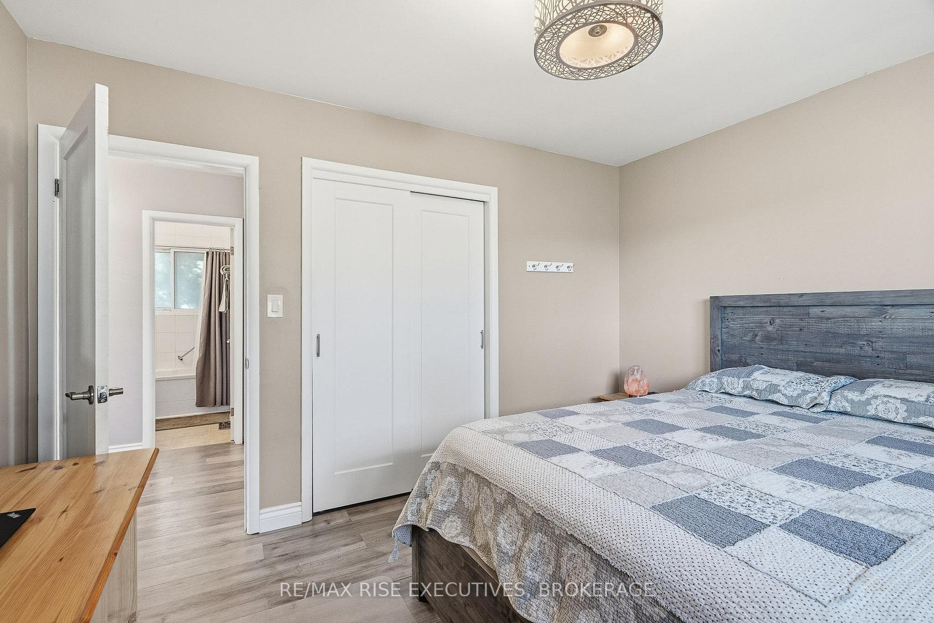 101 Park Crescent photo 19