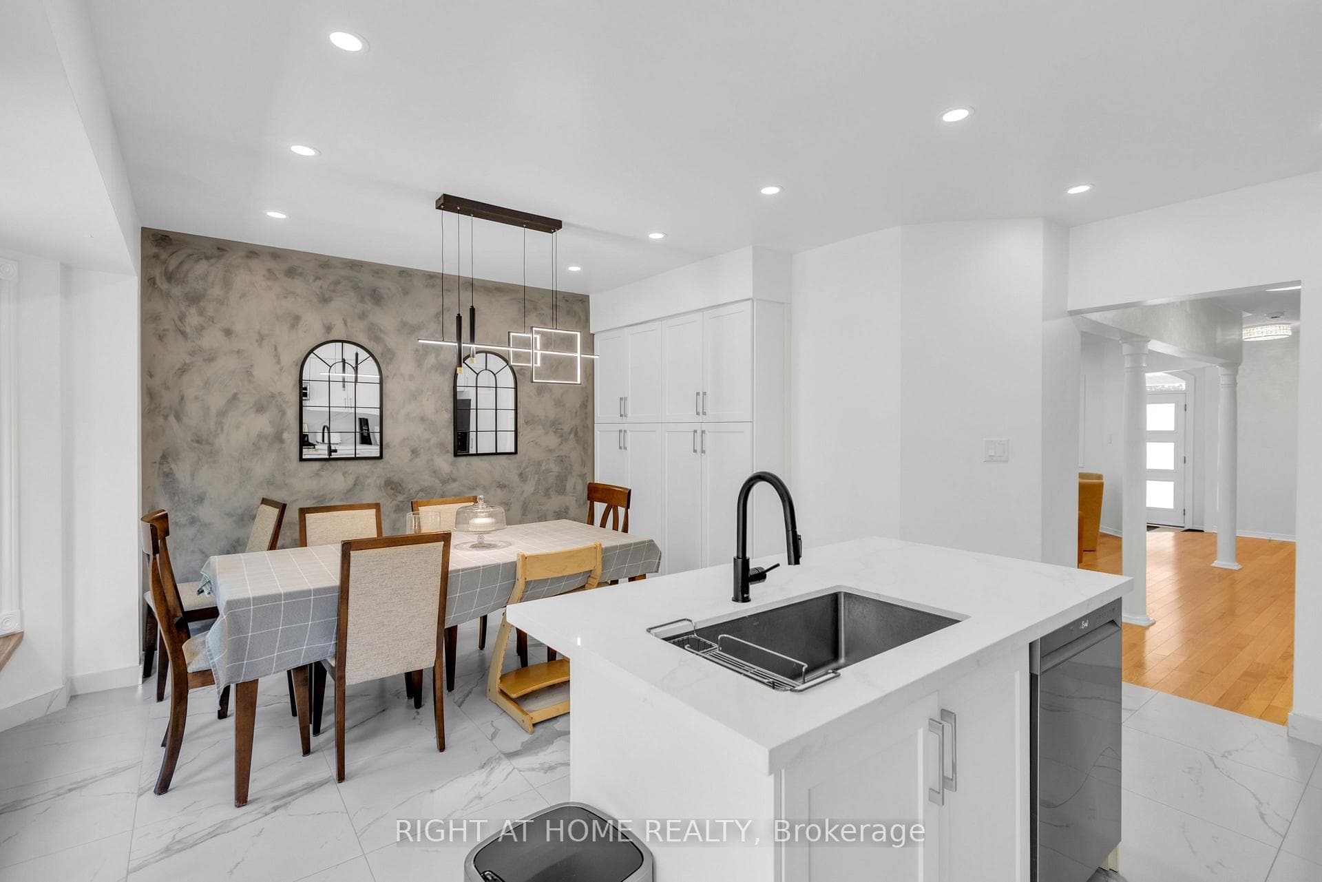 2029 Westmount Drive photo 12