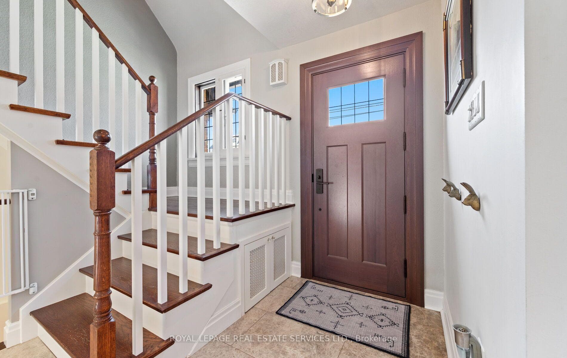 60 Thompson Avenue photo 2