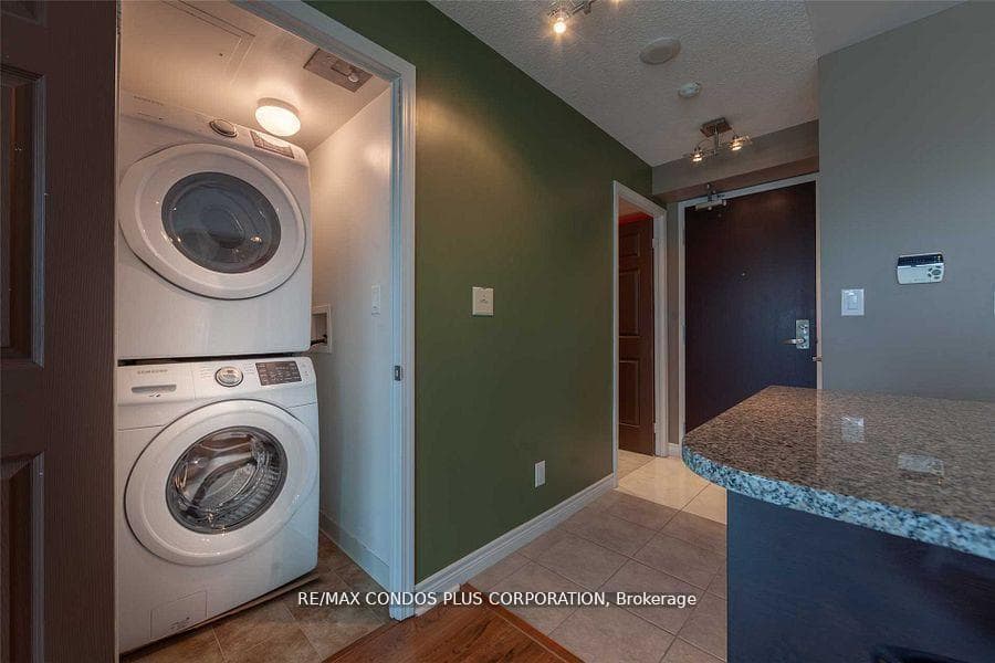 208 Enfield Place Unit 1702 photo 14