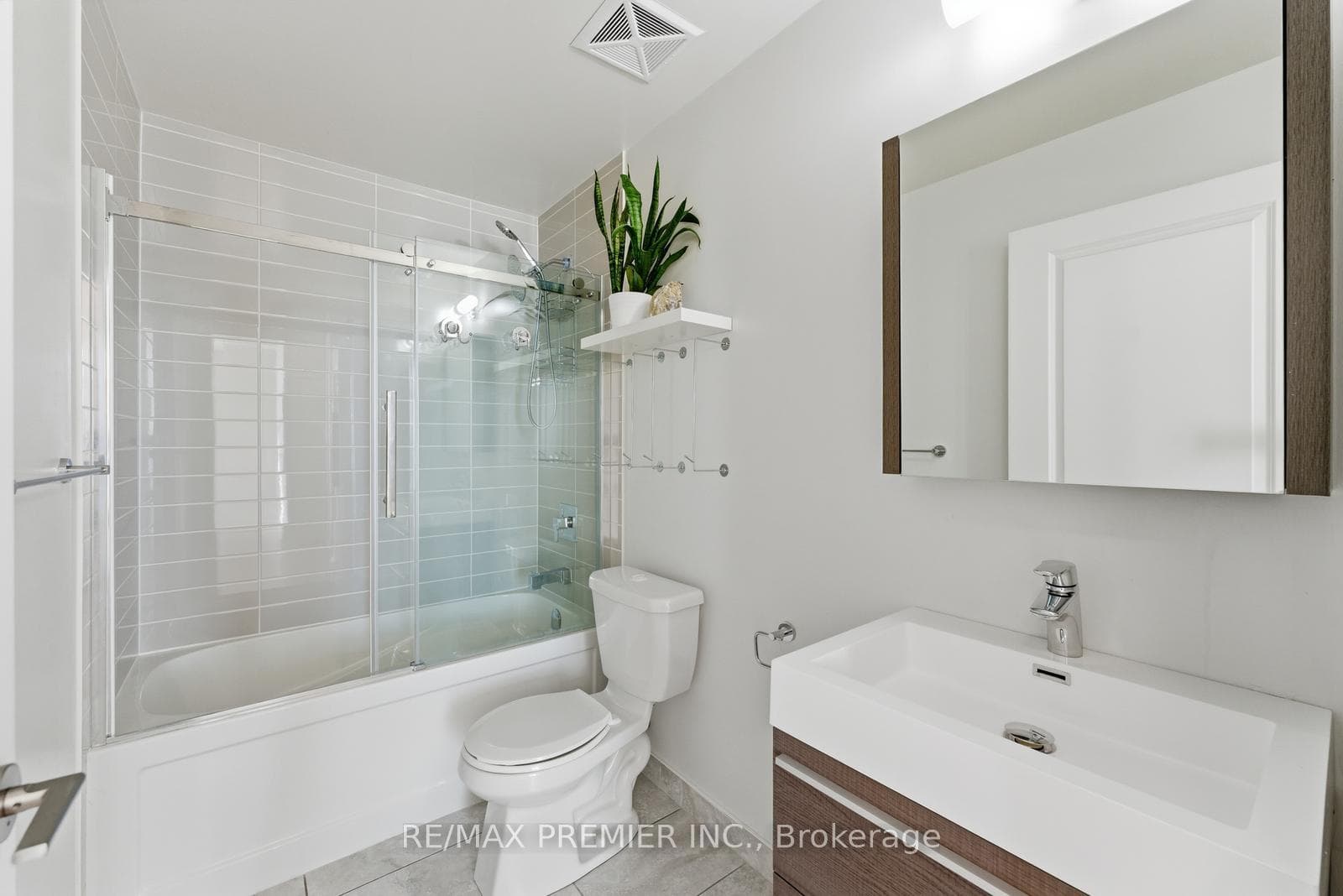 17 Zorra Street Unit PH06 (2406) photo 32