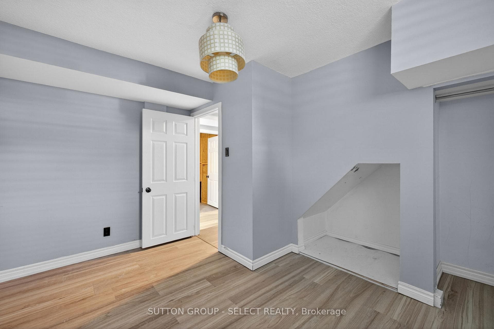 198 Arlington Crescent photo 22