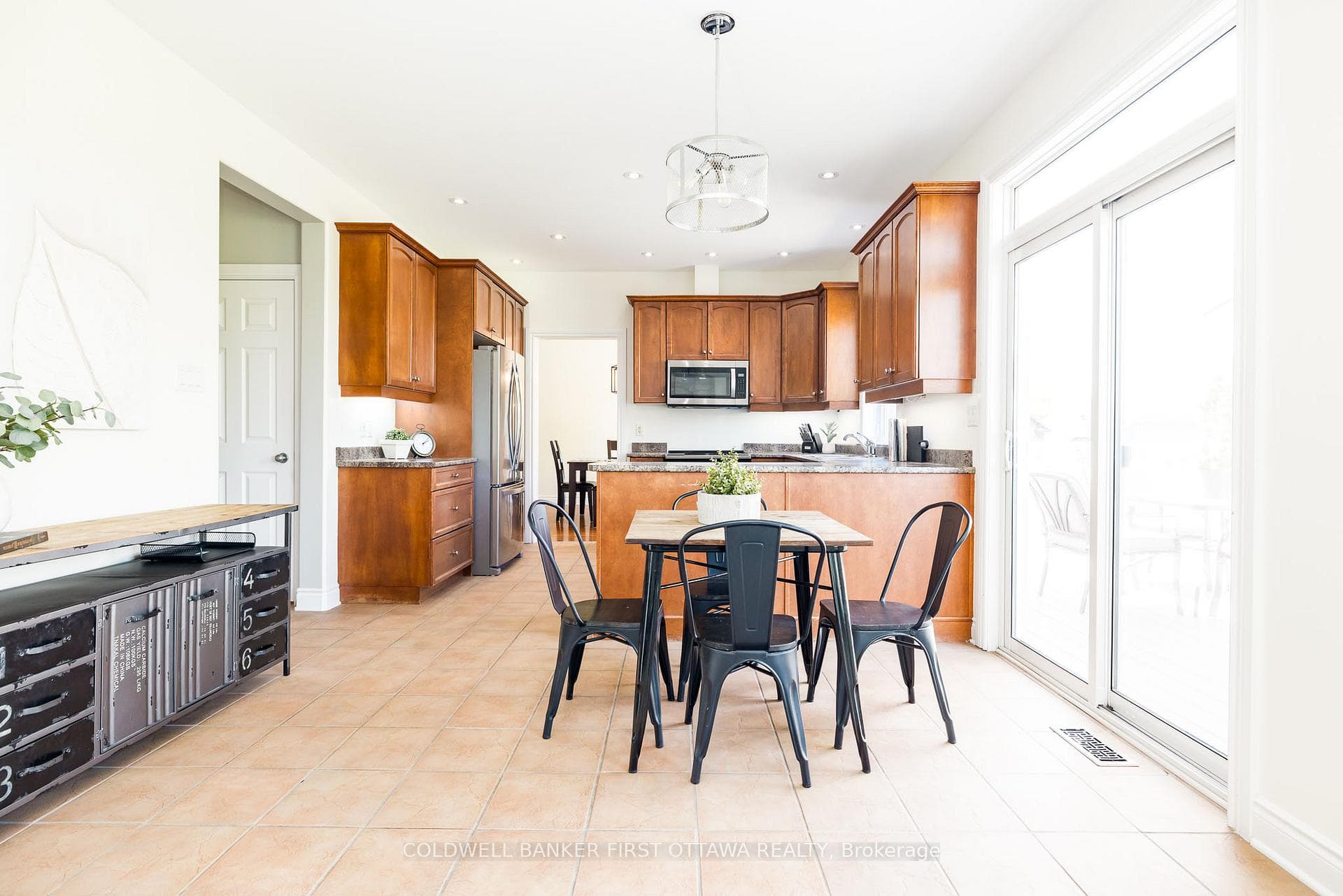 187 GLENNCASTLE Drive photo 12