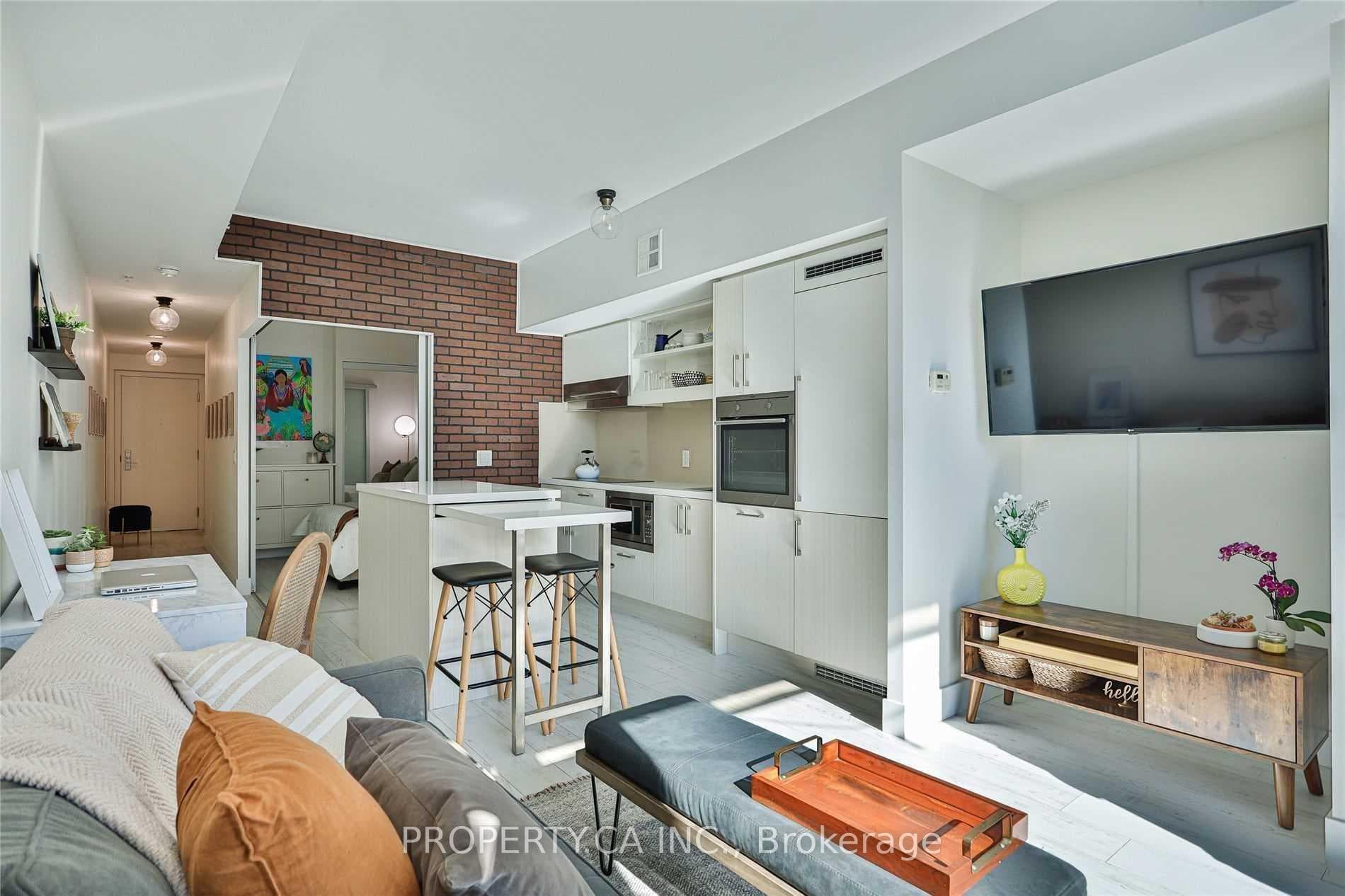39 Sherbourne Street Unit 401 photo 2