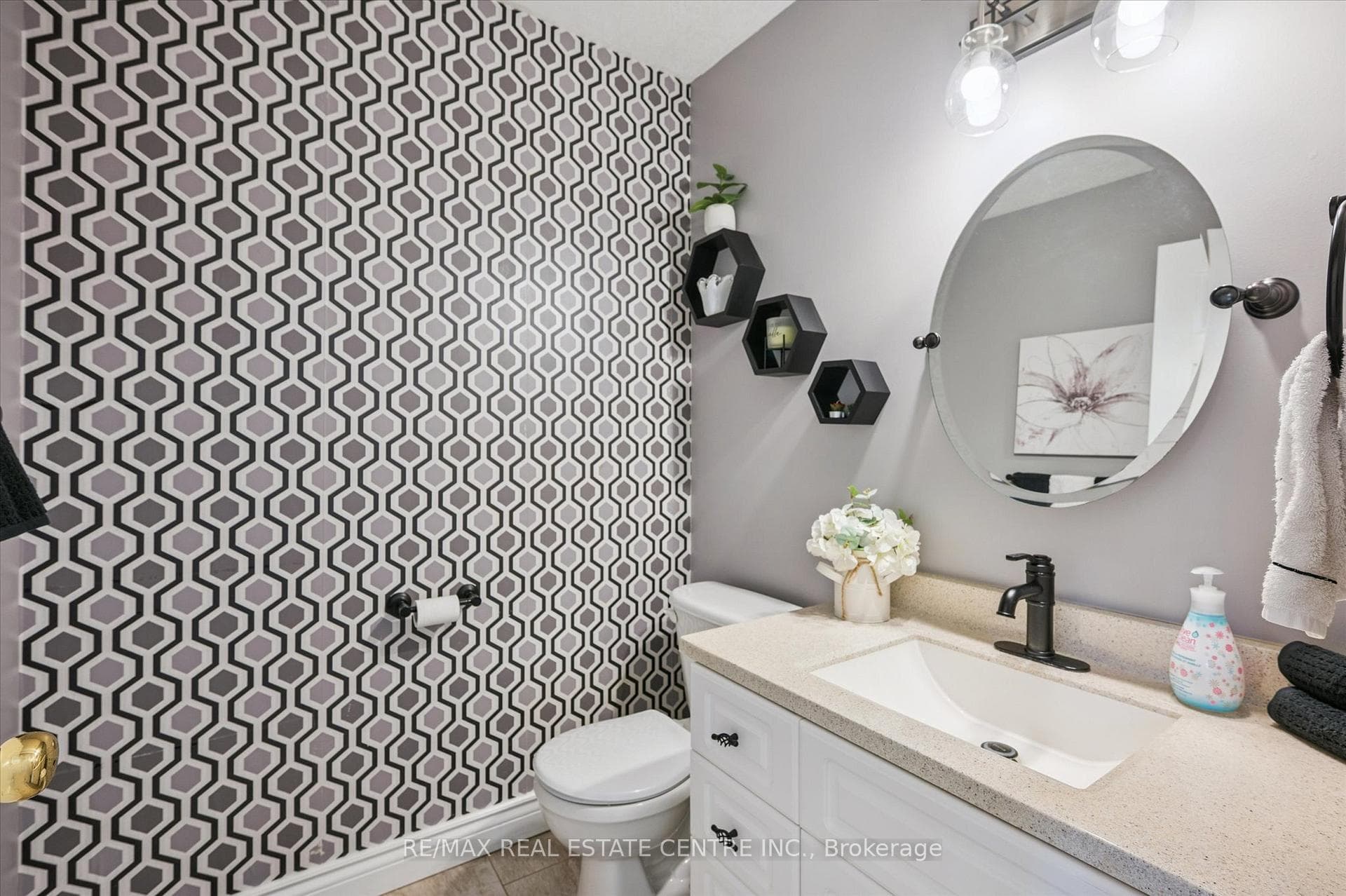 104 Kent Street photo 8