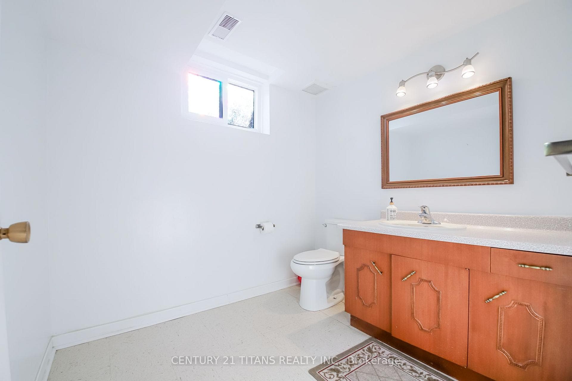 9 Minos Crescent photo 23